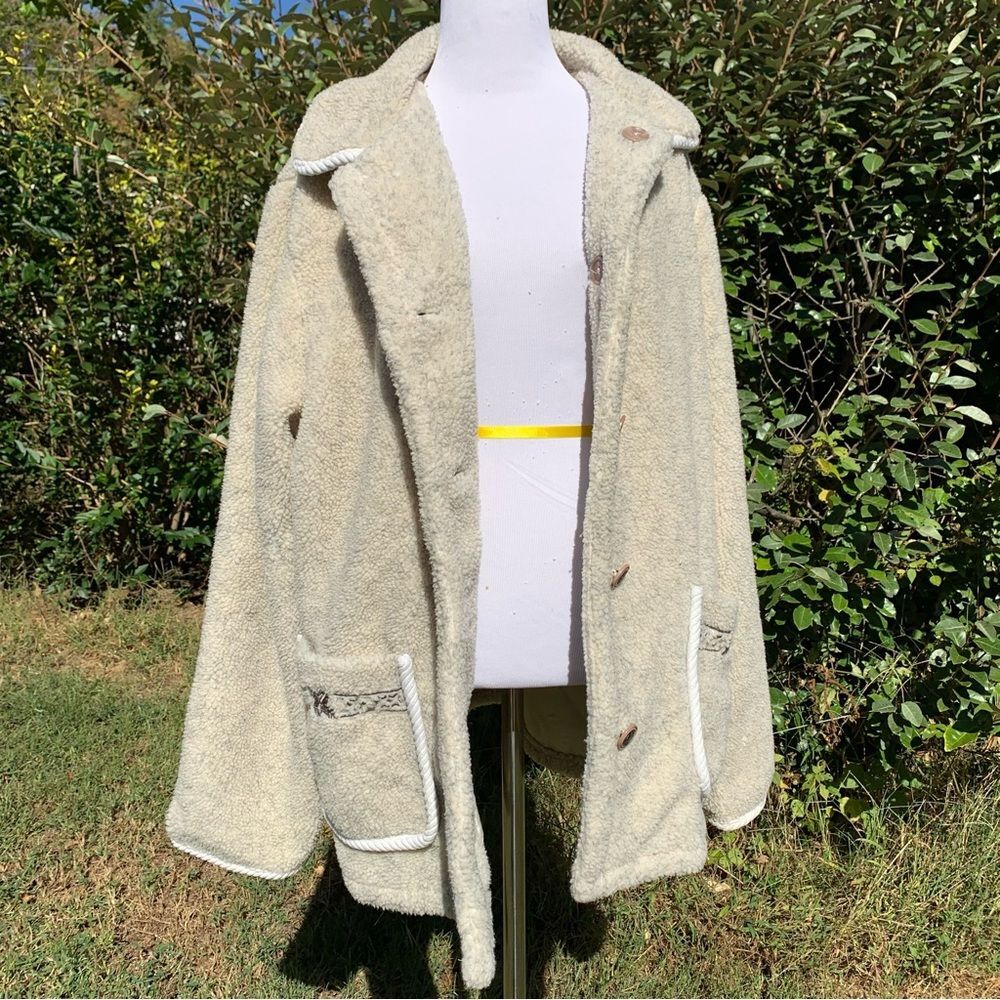 Vintage Button up Fluffy Embroidered Teddy Jacket/Coat w Drawstring